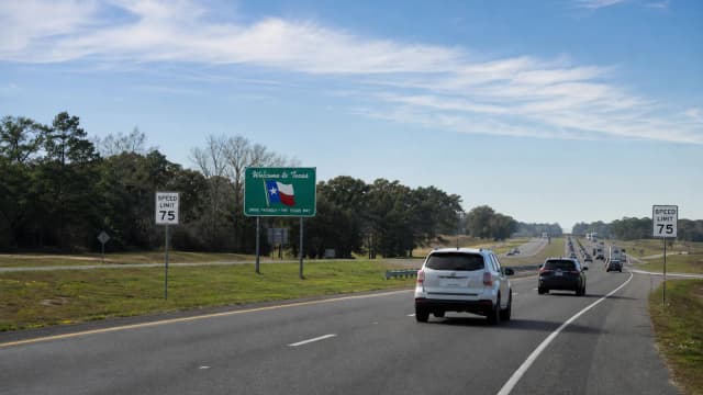 Thematic road scene for Are Radar Detectors Legal? A State-by-State Guide